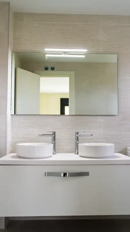 Detalle baños construcción vivienda Valladolid