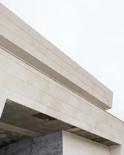 Construcción fachada cerámica vivienda