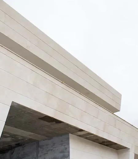 Construcción fachada cerámica vivienda